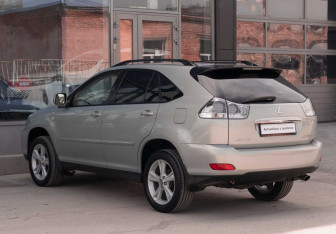 Подержанный автомобиль Lexus RX 2007 года (7 фото)