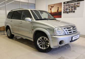 Подержанный автомобиль Suzuki Grand Vitara 2005 года (4 фото)