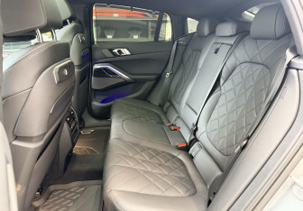 Подержанный автомобиль BMW X6 M 2024 года (21 фото)