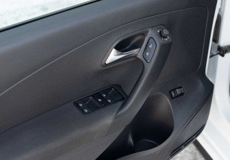 Подержанный автомобиль Volkswagen Polo Sedan 2018 года (16 фото)