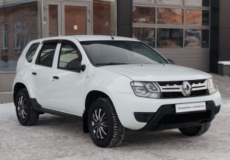 Подержанный автомобиль Renault Duster 2017 года (3 фото)