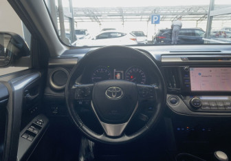 Подержанный автомобиль Toyota RAV4 2019 года (12 фото)