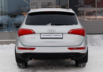 Подержанный автомобиль Audi Q5 2011 года (6 фото)