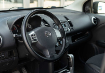 Подержанный автомобиль Nissan Note 2012 года (11 фото)