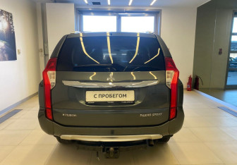 Подержанный автомобиль Mitsubishi Pajero Sport 2019 года (6 фото)