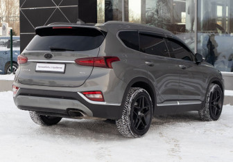 Подержанный автомобиль Hyundai Santa Fe 2018 года (5 фото)