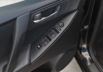 Подержанный автомобиль Mazda 3 Sedan 2009 года (16 фото)