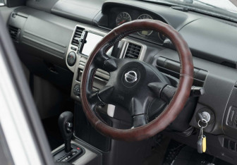 Подержанный автомобиль Nissan X-Trail 2003 года (11 фото)