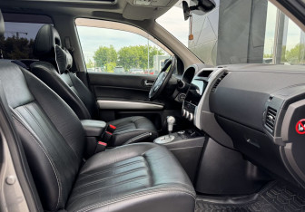 Подержанный автомобиль Nissan X-Trail 2012 года (9 фото)