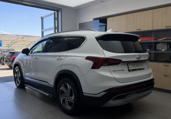 Подержанный автомобиль Hyundai Santa Fe 2021 года (4 фото)