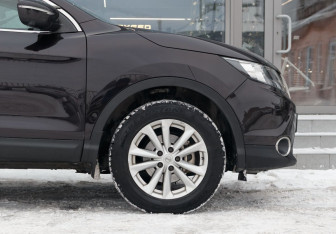 Подержанный автомобиль Nissan Qashqai 2014 года (9 фото)