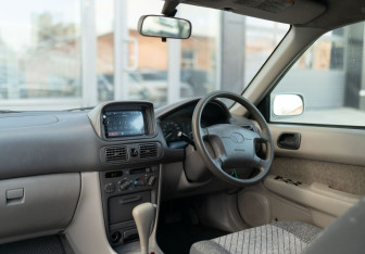 Подержанный автомобиль Toyota Corolla Sedan 1998 года (10 фото)