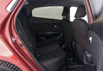 Подержанный автомобиль Kia Rio Sedan 2017 года (18 фото)