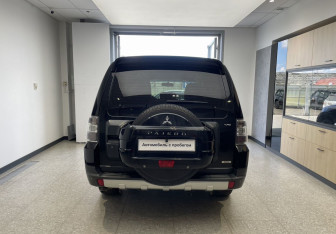 Подержанный автомобиль Mitsubishi Pajero 2007 года (5 фото)