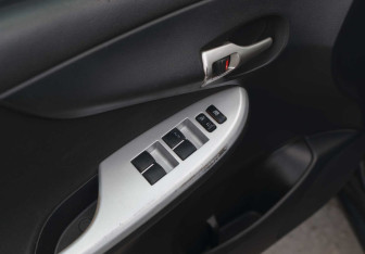 Подержанный автомобиль Toyota Corolla Sedan 2013 года (16 фото)