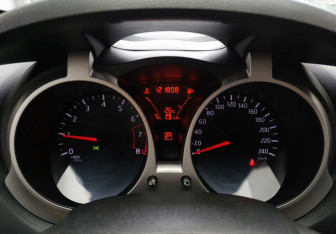 Подержанный автомобиль Nissan Juke 2012 года (10 фото)