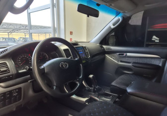 Подержанный автомобиль Toyota Land Cruiser Prado 2006 года (7 фото)