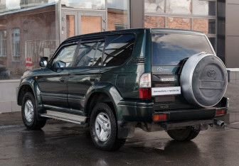 Подержанный автомобиль Toyota Land Cruiser Prado 2000 года (7 фото)