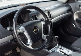 Подержанный автомобиль Chevrolet Epica 2010 года (11 фото)