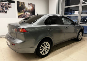 Подержанный автомобиль Mitsubishi Lancer Sedan 2013 года (5 фото)