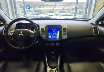 Подержанный автомобиль Mitsubishi Outlander 2008 года (8 фото)