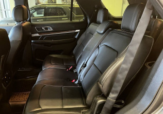 Подержанный автомобиль Ford Explorer 2018 года (16 фото)