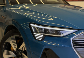 Подержанный автомобиль Audi e-tron 2020 года (4 фото)