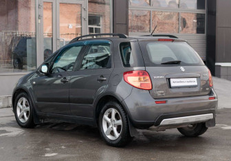 Подержанный автомобиль Suzuki SX4 Hatchback 2010 года (7 фото)