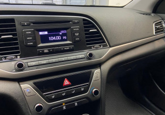Подержанный автомобиль Hyundai Elantra Sedan 2016 года (8 фото)