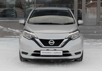Подержанный автомобиль Nissan Note 2020 года (2 фото)