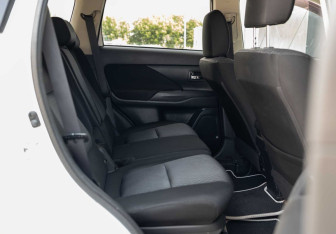 Подержанный автомобиль Mitsubishi Outlander 2013 года (18 фото)