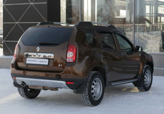 Подержанный автомобиль Renault Duster 2015 года (5 фото)