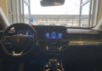 Подержанный автомобиль Hongqi HS5 2023 года (7 фото)