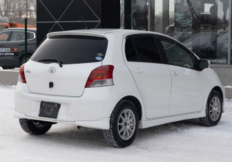 Подержанный автомобиль Toyota Vitz 2009 года (5 фото)