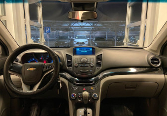 Подержанный автомобиль Chevrolet Orlando 2011 года (9 фото)