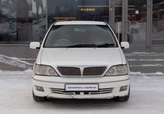 Подержанный автомобиль Toyota Vista Wagon 2000 года (2 фото)