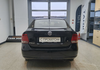 Подержанный автомобиль Volkswagen Polo Sedan 2012 года (6 фото)