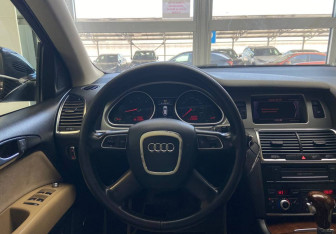 Подержанный автомобиль Audi Q7 2010 года (10 фото)