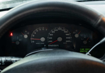 Подержанный автомобиль Ford Explorer 2005 года (12 фото)