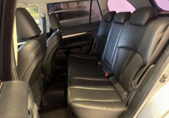 Подержанный автомобиль Subaru Outback Wagon 2013 года (11 фото)