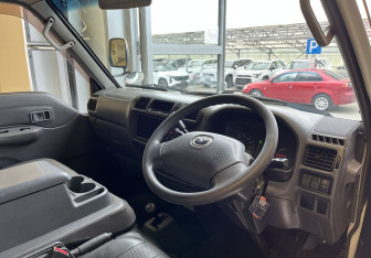 Подержанный автомобиль Mazda Bongo 2013 года (7 фото)