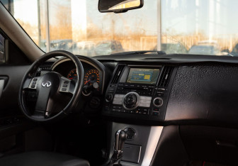 Подержанный автомобиль Infiniti FX 2008 года (10 фото)