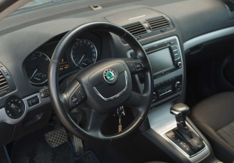 Подержанный автомобиль Skoda Octavia Liftback 2012 года (11 фото)