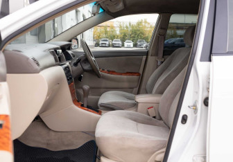 Подержанный автомобиль Toyota Corolla Sedan 2001 года (19 фото)