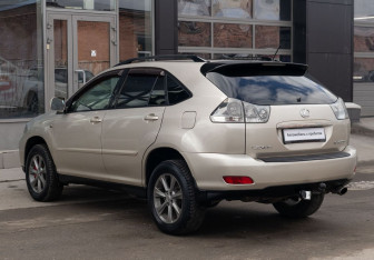 Подержанный автомобиль Lexus RX 2005 года (7 фото)