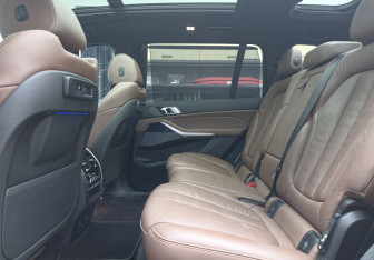 Подержанный автомобиль BMW X7 2020 года (13 фото)