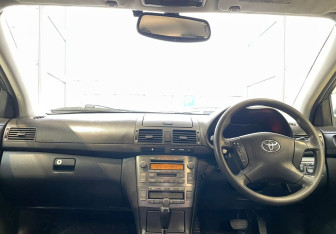 Подержанный автомобиль Toyota Avensis Sedan 2003 года (11 фото)