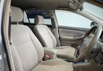 Подержанный автомобиль Toyota Corolla Wagon 2005 года (8 фото)