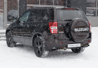 Подержанный автомобиль Suzuki Grand Vitara 2013 года (7 фото)