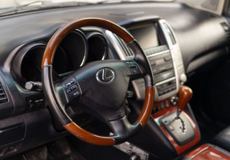 Подержанный автомобиль Lexus RX 2008 года (11 фото)